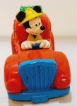 Carro Mickey Mouse da Disney, brinquedo com desgastes e sem testes, mede aproximadamente 15 cm. de comprimento.