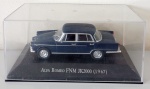 Miniatura carrinho Alfa Romeo FNM 2000 JK. Carros inesquecíveis do Brasil. Escala 1/43. Aprox. 11cm. Acompanha fascículo e caixa de acrilico.