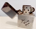 Isqueiro Zippo.
