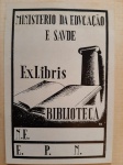 Biblioteca PREFEITO DO DISTRITO FERERAL (Rio de Janeiro) 1947 -1951. MARECHAL ANGELO MENDES DE MORAES ( 1896 - 1990)  e   coleção de ALBERTO LIMA  (1898 - 1971) RARO 1 EX - LIBRIS , pertence a uma das maiores e mais importantes coleções de EX- LIBRIS do Brasil, foi usado  na 1 Exposição Municipal de Ex - Libris do Distrito Federal ( Rio de Janeiro)  em 1949. pertenceu a coleção pessoal do grande ALBERTO LIMA, e foi  reunida, catalogada  e presenteada especialmente ao Prefeito do Então Distrito Federal,  OPORTUNIDADE ÚNICA de ter parte dessa coleção histórica.