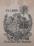 Biblioteca PREFEITO DO DISTRITO FERERAL (Rio de Janeiro) 1947 -1951. MARECHAL ANGELO MENDES DE MORAES ( 1896 - 1990)  e   coleção de ALBERTO LIMA  (1898 - 1971) RARO 1 EX - LIBRIS , pertence a uma das maiores e mais importantes coleções de EX- LIBRIS do Brasil, foi usado  na 1 Exposição Municipal de Ex - Libris do Distrito Federal ( Rio de Janeiro)  em 1949. pertenceu a coleção pessoal do grande ALBERTO LIMA, e foi  reunida, catalogada  e presenteada especialmente ao Prefeito do Então Distrito Federal,  OPORTUNIDADE ÚNICA de ter parte dessa coleção histórica.