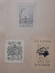 Biblioteca PREFEITO DO DISTRITO FERERAL (Rio de Janeiro) 1947 -1951. MARECHAL ANGELO MENDES DE MORAES ( 1896 - 1990)  e   coleção de ALBERTO LIMA  (1898 - 1971) RARO 3 EX - LIBRIS , pertence a uma das maiores e mais importantes coleções de EX- LIBRIS do Brasil, foi usado  na 1 Exposição Municipal de Ex - Libris do Distrito Federal ( Rio de Janeiro)  em 1949. pertenceu a coleção pessoal do grande ALBERTO LIMA, e foi  reunida, catalogada  e presenteada especialmente ao Prefeito do Então Distrito Federal,  OPORTUNIDADE ÚNICA de ter parte dessa coleção histórica.