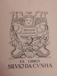 Biblioteca PREFEITO DO DISTRITO FERERAL (Rio de Janeiro) 1947 -1951. MARECHAL ANGELO MENDES DE MORAES ( 1896 - 1990)  e   coleção de ALBERTO LIMA  (1898 - 1971) RARO 1 EX - LIBRIS , pertence a uma das maiores e mais importantes coleções de EX- LIBRIS do Brasil, foi usado  na 1 Exposição Municipal de Ex - Libris do Distrito Federal ( Rio de Janeiro)  em 1949. pertenceu a coleção pessoal do grande ALBERTO LIMA, e foi  reunida, catalogada  e presenteada especialmente ao Prefeito do Então Distrito Federal,  OPORTUNIDADE ÚNICA de ter parte dessa coleção histórica.