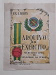 Biblioteca PREFEITO DO DISTRITO FERERAL (Rio de Janeiro) 1947 -1951. MARECHAL ANGELO MENDES DE MORAES ( 1896 - 1990)  e   coleção de ALBERTO LIMA  (1898 - 1971) RARO 1 EX - LIBRIS , pertence a uma das maiores e mais importantes coleções de EX- LIBRIS do Brasil, foi usado  na 1 Exposição Municipal de Ex - Libris do Distrito Federal ( Rio de Janeiro)  em 1949. pertenceu a coleção pessoal do grande ALBERTO LIMA, e foi  reunida, catalogada  e presenteada especialmente ao Prefeito do Então Distrito Federal,  OPORTUNIDADE ÚNICA de ter parte dessa coleção histórica.