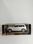 Porsche Cayenne Turbo 2003 Maisto  - Miniatura de metal em escala 1/18, exemplar impecável fundido em metal, escala grande com aproximadamente 25 cm. de comprimento, está na caixa original e ainda lacrado na base, retirado somente para fotos e conferencia. Item altamente colecionável, e dificil de se encontrar no mercado nacional de brinquedos antigos e colecionaveis.