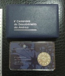 MOEDA DO BRASIL DE PRATA - 500 CRUZEIROS - COMEMORATIVA 5 CENTENARIO DESCOBRIMENTO DA AMERICA - ENCONTRO DE DOIS MUNDOS (1492 - 1992) - P727 - FC. NO ACRILICO COM ESTOJO SEM CERTIFICADO, ESTOJO COM AVARIA.