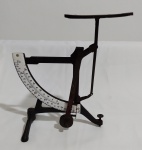 Antiga e bela balança dito `Dedalo`, toda em metal. Dizem ter pertencido aos correios do Brasil. Funcionando perfeitamente. Capacidade para 250 gramas e ainda possui uma faixa pra medição com mais precisão até 50 gramas