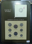 BRASIL - FOLDER COM MOEDAS QUE CIRCULARAM NOS ANOS 1980 - TODAS FC - INCLUINDO A MOEDA DE 1 CRUZEIRO FAO