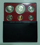 EUA - SET DE MOEDAS NO ESTOJO ACRÍLICO - TODAS FLOR DE CUNHO - ANO DE 1974 - ESTOJO COM AVARIA NA DOBRADIÇA