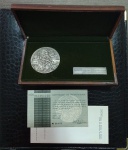 BRASIL - BELISSIMA MEDALHA DE PRATA DE SANTANA ACONDICIONADA EM ESTOJO DE MADEIRA PRODUZIDA PELA CASA DA MOEDA DO BRASIL - ANO 1977 - 60MM DE DIAMETRO - 110 GRAMAS DE PRATA 900 - TIRAGEM DE APENAS 1500 - POSSUI CERTIFICADO DE AUTENTICIDADE NUMERO 573
