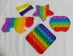 BRINQUEDO - 4 POPIT - EM BORRACHA COLORIDA BEM CONSERVADOS - EM DIVERSOS FORMATOS