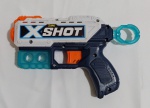 BRINQUEDO - PISTOLA TIPO NERF FUNCIONANDO PERFEITAMENTE MARCA ZURU X-SHOT NUMERO DG180330
