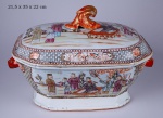 Terrina oitavada em porcelana chinesa de exportação, decoração policromada e dourada com  "Figur