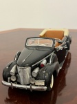 Miniatura Presidential Limo Cadillac V-16 (1938) em die-cast 1:24, no estado das fotos