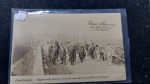 Cartão Postal. Frente Francês. Regimento de zuavos cruzando com uma coluna de artilharia francesa (Guerra). Nº37