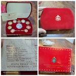 Estojo de LUXO PROOF do VATICANO ano de 2004, comemorativo PAPA JOÃO PAULO II, com medalha de PRATA, com apenas 16 mil unidades cunhadas para atender a demanda mundial de colecionadores.