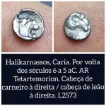 L2573 Moeda Grega Atribuida ao Emissor Halikarnassos, emissor bem dificil. Moeda rara de prata um tetartemorion, fração grega.