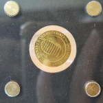 398 - Moeda OURO 999 Tchade - 50º aniversário da Chegada à Lua, Pegada do Homem na Lua - Moonlanding - 3000 Francos 2019 - 16mm e 0.06gr - Trata-se de um produto oficial e comemorativo, não é peça fantasia.