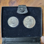 338 - Estojo com duas moedas do Sesquicentenário da Independência 1 e 20 Cruzeiros 1972