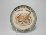Prato boa lembrança em cerâmica QUADRIFOGLIO - RIO 2005. Conchas Tropicais. Gnocchi Di Fagioli Neri. Mede 26 cm de diâmetro.