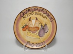 Prato boa lembrança em cerâmica QUADRIFOGLIO - RIO 2000. Filetto Sorriso. Mede 26 cm de diâmetro.