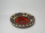 Belíssimo prato em cerâmica para parede decorado com peixes na borda. Mede 24 cm de diâmetro.
