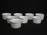 Oito bowls em porcelana branca frisada, em dois tamanhos. Alt 5cm x 10cm diâm. e alt. 4cm x 9cm diâm.