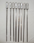 Conjunto com 8 espetos para churrasco em aço inoxidável, cabos de madeira, revestidos em aço inoxidável.