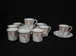 Jogo composto de 6 xícaras para café e 4 pires, em porcelana marca Real, decoradas com motivos de flores nos tons de rosa.