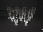 Nove taças de cristal, sendo 5 Fluts de um modelo e 4 de modelo diferente.