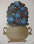 Grande placa feita de chapa de ferro galvanizado, com sustentação na parte de trás com perfil de ferro, para dar sustentação a vaso no formato de ânfora com buquê de flores representando hortênsias. Bichinho, Tiradentes - MG. Mede 70 cm de largura x 100 cm de altura.