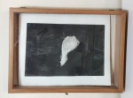 NUNO RAMOS (São Paulo, SP 1960) "Sem título" gravura em metal, 61/100, 37 x 47cm. Assinada à lápis. Moldura em caixa de madeira com vidro frontal 41 x 55cm.