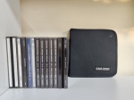CD (25) - Case em nylon preto com 12 Cd's de diversos estilos (sem as capas) e 13 com estilos diversos e as capas.