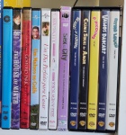 DVD (12) - Box com 5 filmes musicais de Fred Astaire e Ginger Rogers; "Sex and the City" A primeira temporada completa. e 6 com diversos títulos e artistas.