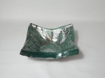 Centro de mesa em vidro moldado, fundo prateado. 9 x 19 x 19cm.