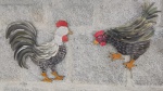 "Galo e Galinha" Duas placas metálicas policromadas. Originários da cidade de Bichinho, Tiradentes, MG. 33 x 44 e 42 e 48 cm.