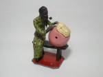 Arte Popular do Alto do Moura - Pernambuco - Escultura de barro cozido, representando uma rendeira. Assinado Caitana.