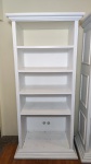 Estante de madeira patinada de branco, 5 prateleiras. 215 x 105 x 60cm.