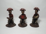 Três esculturas em barro cozido, representando músicos nordestinos. 2 no estado. Alt. 18cm.