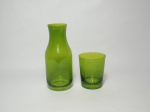 Garrafa com copo (Verre d´eau) para água, usada na cabeceira da cama. Mede 20 cm de altura e o copo mede 9 cm de diâmetro x 10 cm de altura.