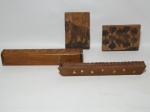 Quatro itens em madeira, 2 quadros entalhados com desenho de burrinho, ambos medindo 10 cm x 16 cm e 2 suportes para incenso, de origem indiana, medindo 30 cm de comprimento.