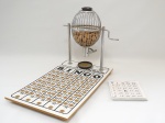 Bingo em madeira e metal. 36 x 22 x 25cm.