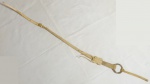 Chicote  em couro cru, argola de metal amarelo. Comp. 120cm.