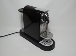 Cafeteira Nespresso da marca Maginix, na cor preta, Funcionando, porém usada e sem garantia. 220 V.