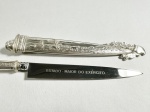 MILITARIA. Antiga e rara faca gaúcha feita em metal prateado com lâmina Corneta decorada de um lado