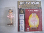 BONECAS BETTY BOOP, EM RESINA DE ALTA QUALIDADE COM TRAJES TÍPICOS DE PROFISSÕES EM RICA POLICROMIA EM CORES, BAILARINA CLÁSSICA, ACOMPANHA ENCADERNAÇÃO """SEM USO """, BASES COM GRAVAÇÃO NA PARTE POSTERIOR KFS/FS TM HEARST/FS. FUNDO SELADO, VIDE DETALHES NAS FOTOS.
