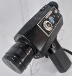 YASHICA - Antiga filmadora modelo SUPER-800 ELECTRO, sem cabeamentos, perfeita visualização na lente. Não testada, sem garantia de funcionamento.