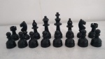 LOTE COMPOSTO DE DEZESSEIS (16) PEÇAS DE JOGO DE XADREZ, EM MADEIRA, VIDE DETALHES NAS FOTOS.