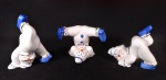 Gracioso conjunto de 3 palhaços em porcelana, adquiridos em Madri / Espanha, praticando atividade circense, pintados a mão e decorados com filetes em ouro. Em perfeito estado, peça mais alta com 8,5 cm.