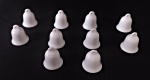 Interessante coleção com 10 miniaturas em porcelana representando sinos. Em perfeito estado, 3 cm de altura.
